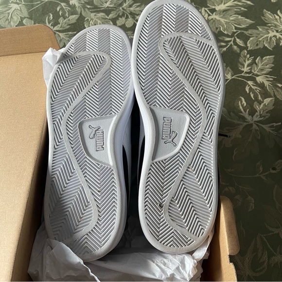 PUMA Smash V2 Wide - Black Suede. Mens: 8.5 Wide. - Picture 4 of 10